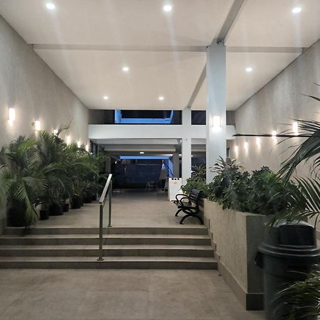 Oceanfront Condo W/ Free Parking + High Speed Wifi Негрил Экстерьер фото