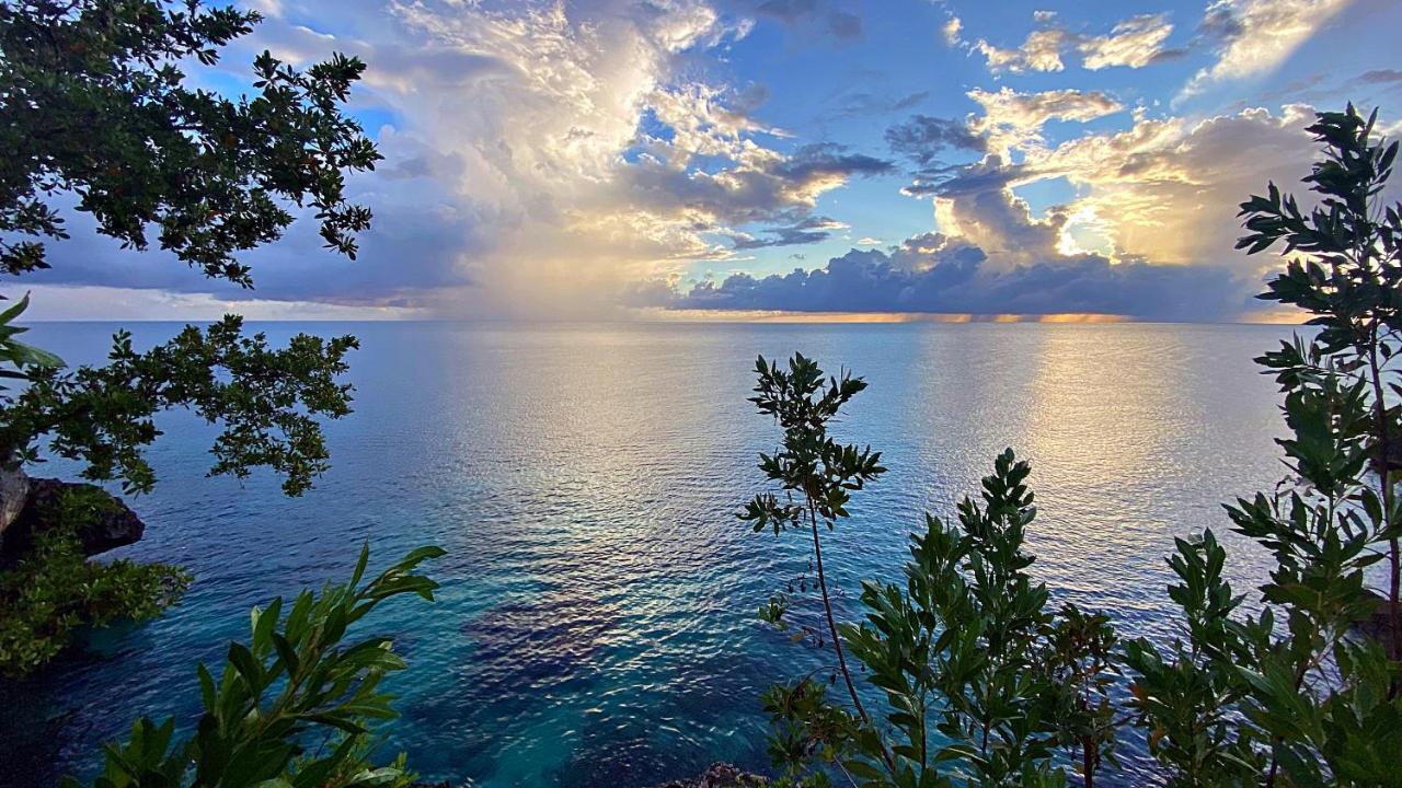 Oceanfront Condo W/ Free Parking + High Speed Wifi Негрил Экстерьер фото