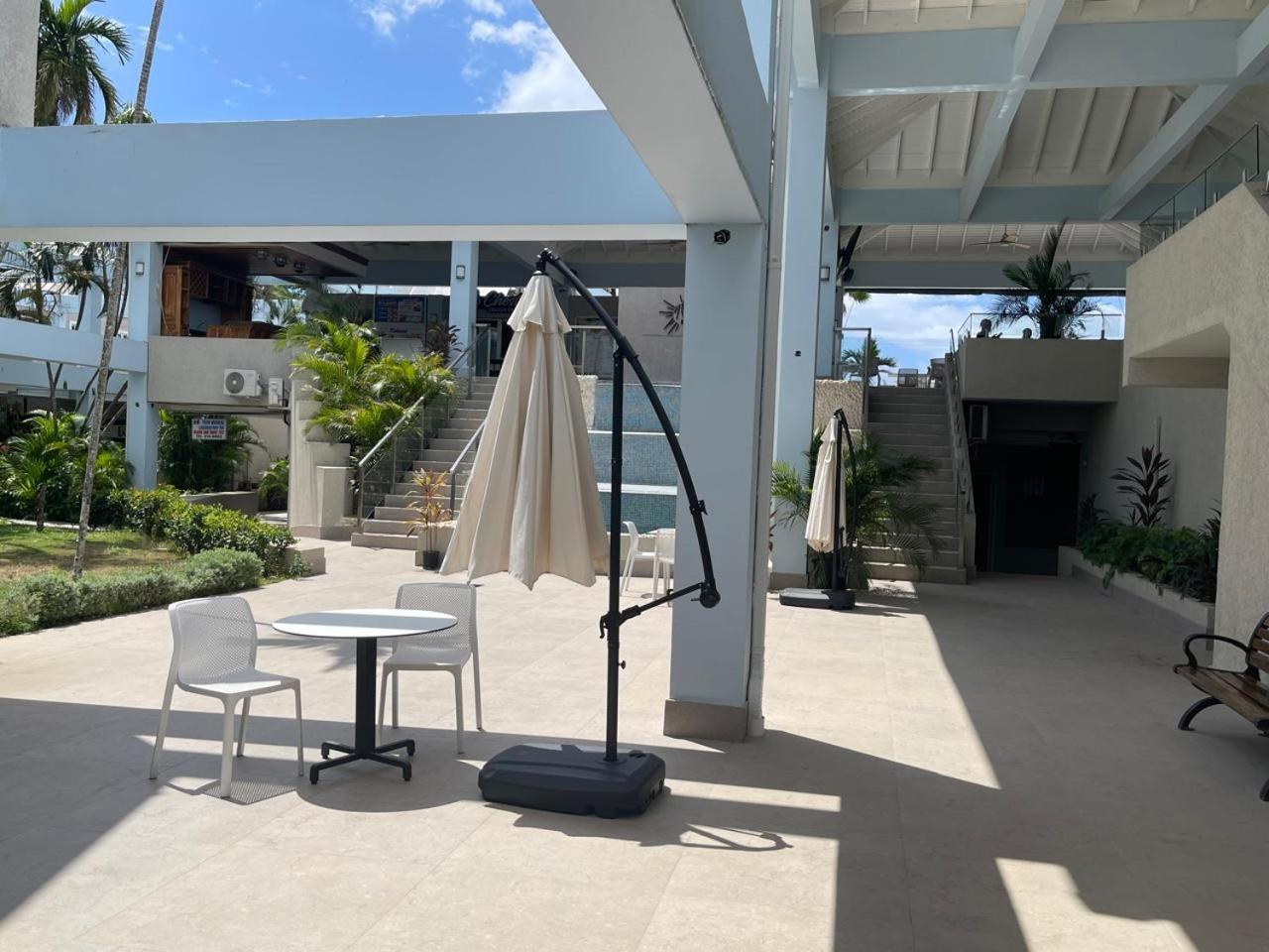 Oceanfront Condo W/ Free Parking + High Speed Wifi Негрил Экстерьер фото