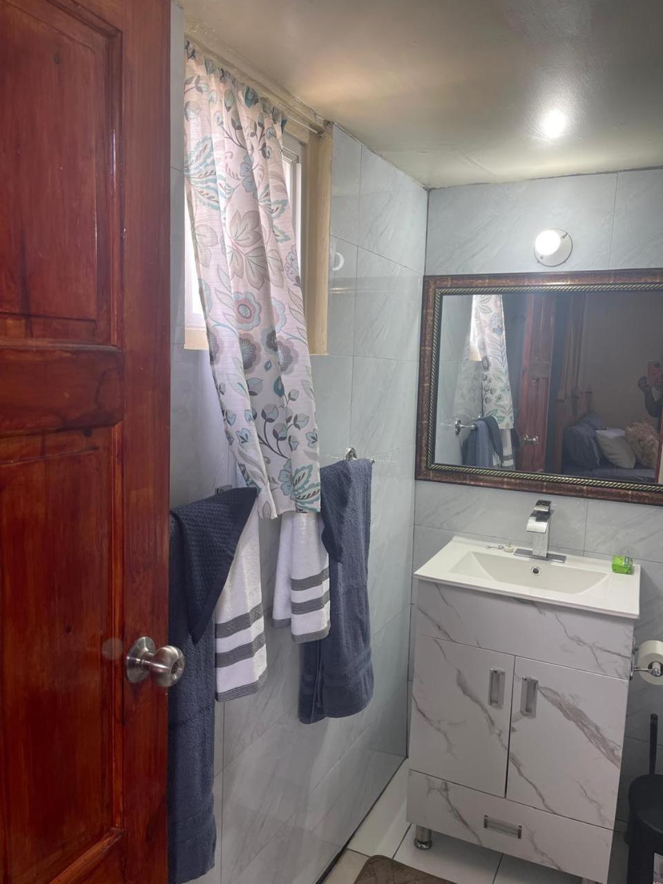 Oceanfront Condo W/ Free Parking + High Speed Wifi Негрил Экстерьер фото