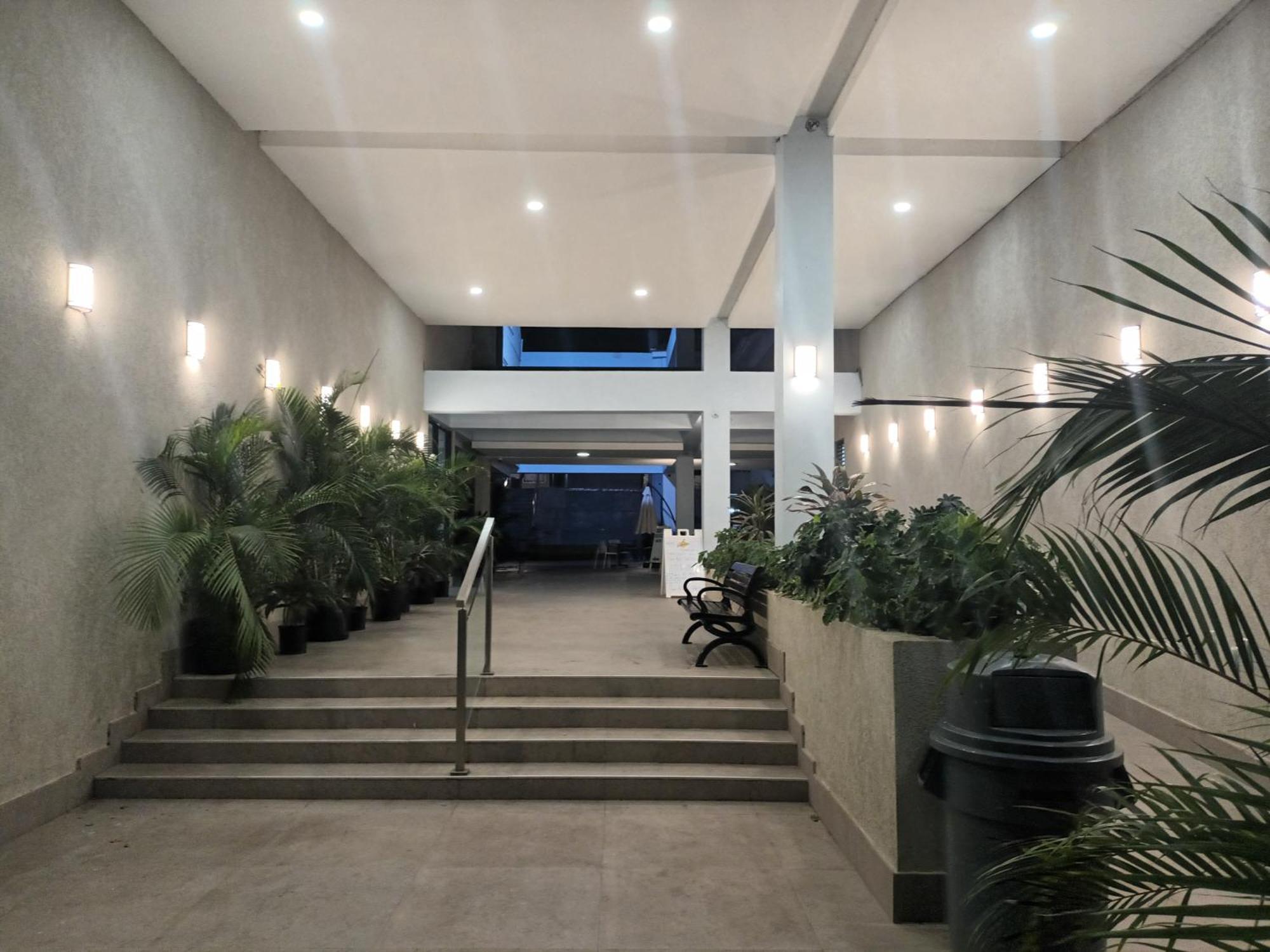 Oceanfront Condo W/ Free Parking + High Speed Wifi Негрил Экстерьер фото